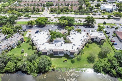 Condo in Tamarac, Florida, 2 bedrooms  № 1878008 - photo 30