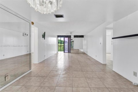 Condo in Tamarac, Florida, 2 bedrooms  № 1878008 - photo 20