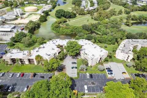 Condo in Tamarac, Florida, 2 bedrooms  № 1878008 - photo 1