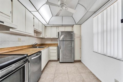Condo in Tamarac, Florida, 2 bedrooms  № 1878008 - photo 7