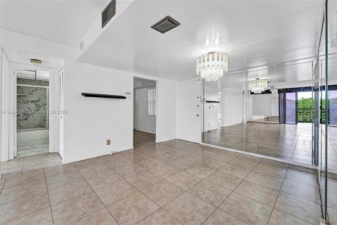 Condo in Tamarac, Florida, 2 bedrooms  № 1878008 - photo 19