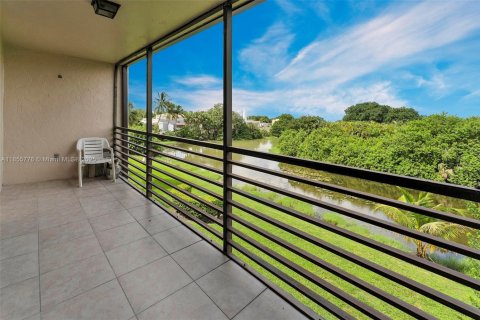 Condo in Tamarac, Florida, 2 bedrooms  № 1878008 - photo 25