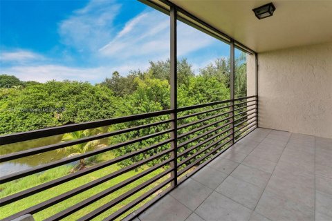 Condo in Tamarac, Florida, 2 bedrooms  № 1878008 - photo 24