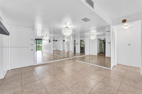 Condo in Tamarac, Florida, 2 bedrooms  № 1878008 - photo 18