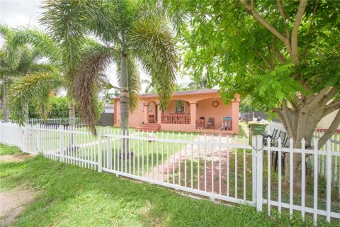 Купить виллу или дом в Хомстед, Флорида 7 комнат, 105.91м2, № 2050294 - фото 2