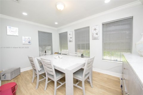 Купить виллу или дом в Хомстед, Флорида 7 комнат, 105.91м2, № 2050294 - фото 12