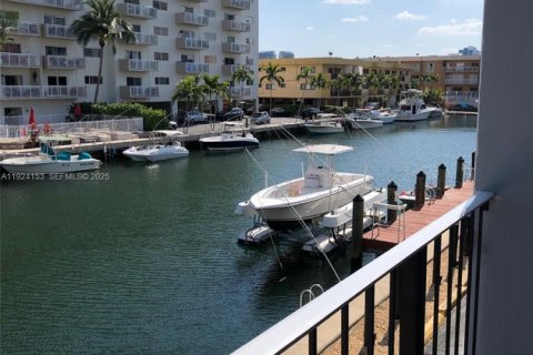 Copropriété à vendre à North Miami Beach, Floride: 1 chambre, 60.57 m2 № 1987501 - photo 5
