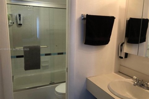Copropriété à vendre à North Miami Beach, Floride: 1 chambre, 60.57 m2 № 1987501 - photo 2