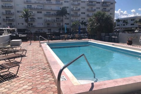 Copropriété à vendre à North Miami Beach, Floride: 1 chambre, 60.57 m2 № 1987501 - photo 14