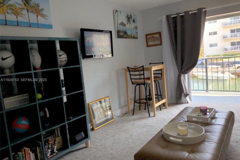Copropriété à vendre à North Miami Beach, Floride: 1 chambre, 60.57 m2 № 1987501 - photo 1