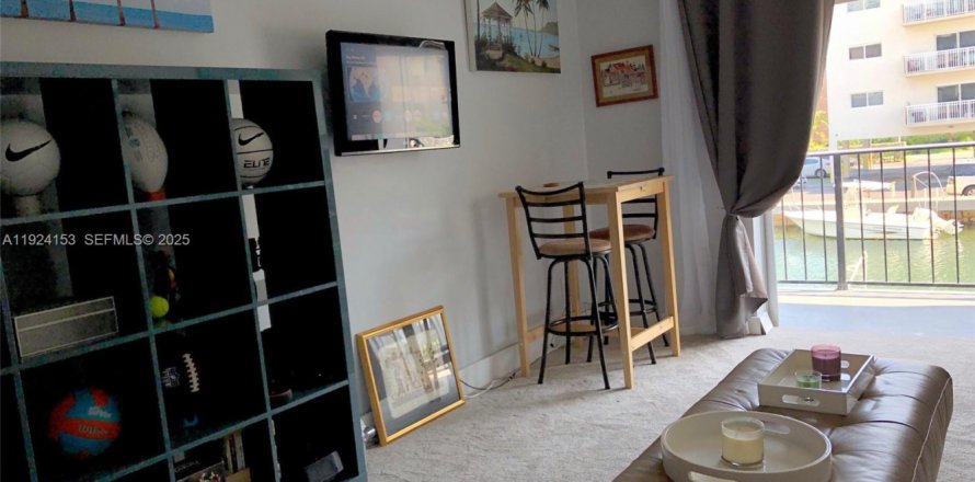Condo à North Miami Beach, Floride, 1 chambre № 1987501