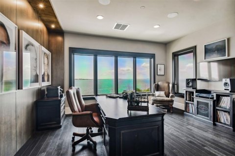 House in Tampa, Florida 6 bedrooms, 646.51 sq.m. № 2122536 - photo 9
