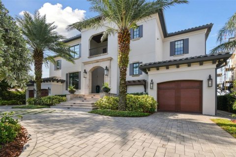 House in Tampa, Florida 6 bedrooms, 646.51 sq.m. № 2122536 - photo 17
