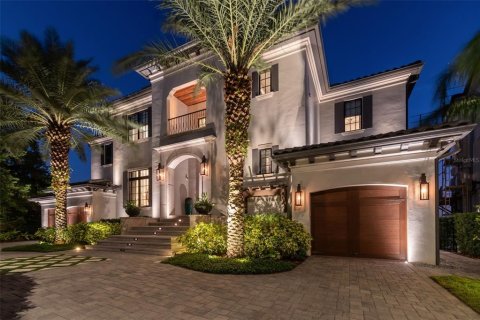 House in Tampa, Florida 6 bedrooms, 646.51 sq.m. № 2122536
