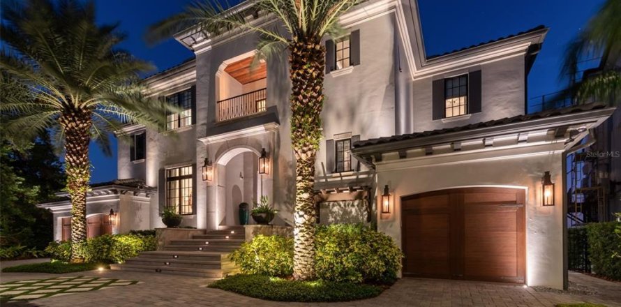 House in Tampa, Florida 6 bedrooms, 646.51 sq.m. № 2122536