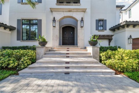 House in Tampa, Florida 6 bedrooms, 646.51 sq.m. № 2122536 - photo 18