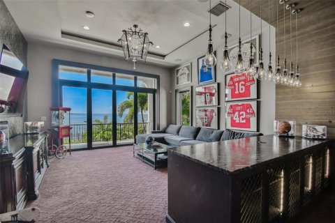 House in Tampa, Florida 6 bedrooms, 646.51 sq.m. № 2122536 - photo 8