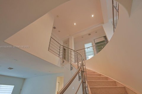 Casa en venta en Doral, Florida, 5 dormitorios, 333.52 m2 № 1982735 - foto 23