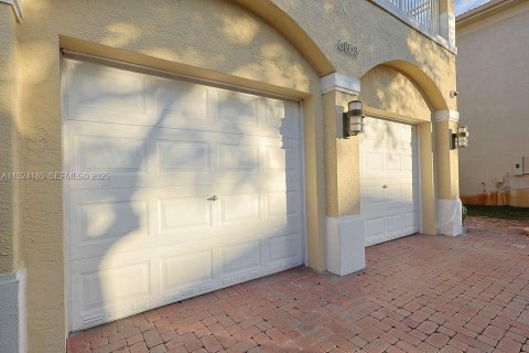 Casa en venta en Doral, Florida, 5 dormitorios, 333.52 m2 № 1982735 - foto 4