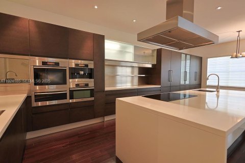 Casa en venta en Doral, Florida, 5 dormitorios, 333.52 m2 № 1982735 - foto 16