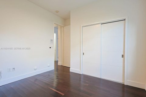 Casa en venta en Doral, Florida, 5 dormitorios, 333.52 m2 № 1982735 - foto 26