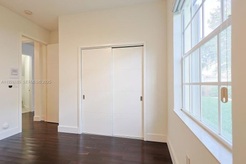 Casa en venta en Doral, Florida, 5 dormitorios, 333.52 m2 № 1982735 - foto 25