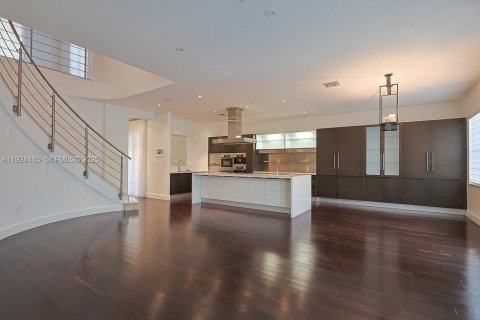 Casa en venta en Doral, Florida, 5 dormitorios, 333.52 m2 № 1982735 - foto 9