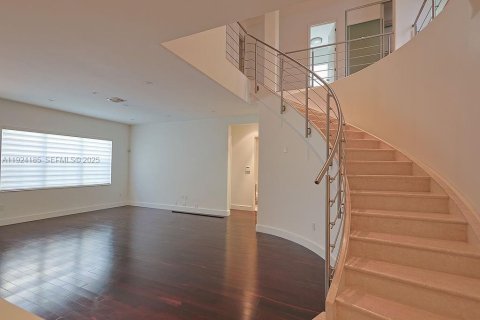 Casa en venta en Doral, Florida, 5 dormitorios, 333.52 m2 № 1982735 - foto 18