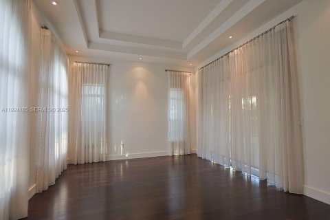 Casa en venta en Doral, Florida, 5 dormitorios, 333.52 m2 № 1982735 - foto 7