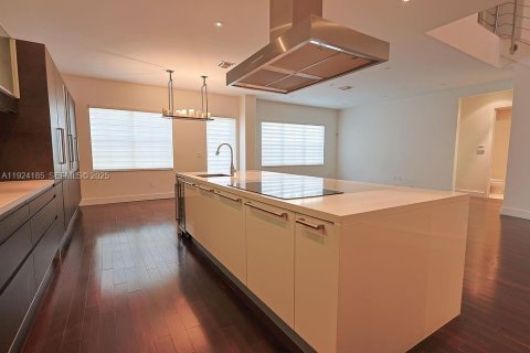 Casa en venta en Doral, Florida, 5 dormitorios, 333.52 m2 № 1982735 - foto 22