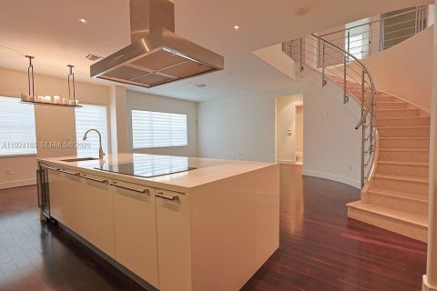 Casa en venta en Doral, Florida, 5 dormitorios, 333.52 m2 № 1982735 - foto 21