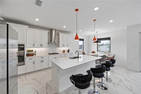 House in Sarasota, Florida 5 bedrooms, 311.13 sq.m. № 2350157 - photo 23