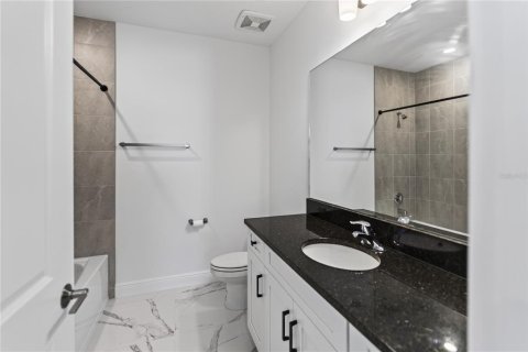 House in Sarasota, Florida 5 bedrooms, 311.13 sq.m. № 2350157 - photo 30