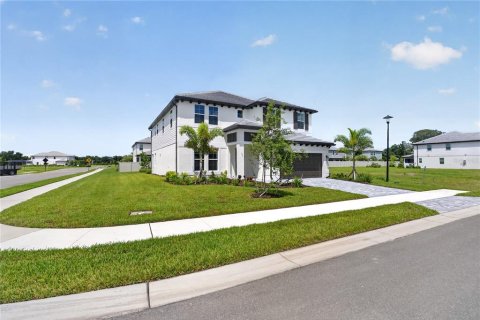 House in Sarasota, Florida 5 bedrooms, 311.13 sq.m. № 2350157 - photo 12
