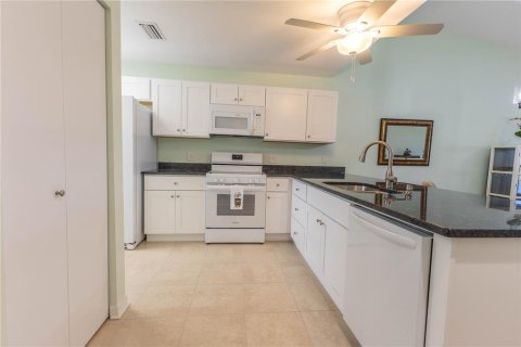 Condo in Englewood, Florida, 2 bedrooms  № 1837482 - photo 4