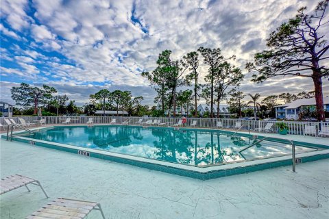 Condo in Englewood, Florida, 2 bedrooms  № 1837482 - photo 25