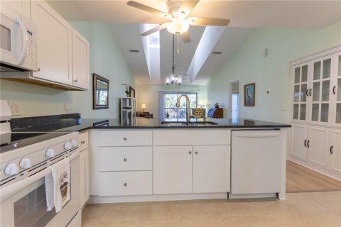 Condo in Englewood, Florida, 2 bedrooms  № 1837482 - photo 8