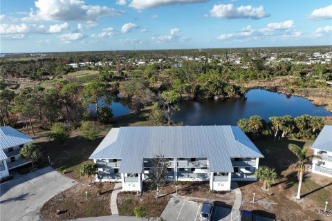 Condo in Englewood, Florida, 2 bedrooms  № 1837482 - photo 1