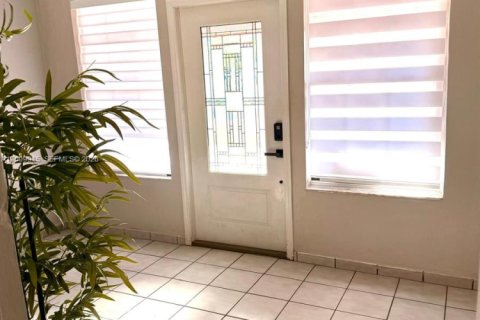 House in Miami, Florida 2 bedrooms, 115.66 sq.m. № 2072787 - photo 5
