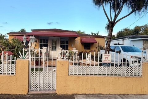House in Miami, Florida 2 bedrooms, 115.66 sq.m. № 2072787