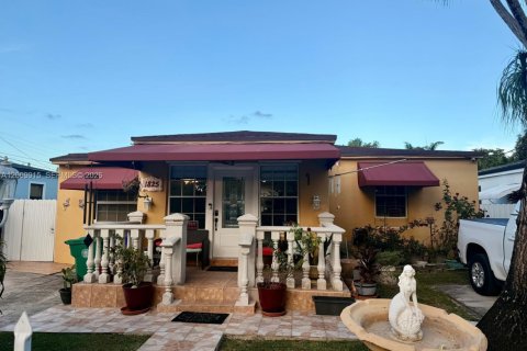 House in Miami, Florida 2 bedrooms, 115.66 sq.m. № 2072787 - photo 3