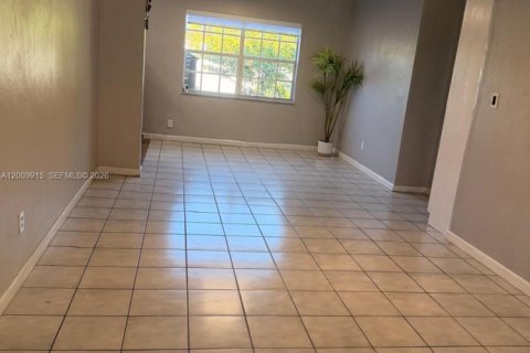 House in Miami, Florida 2 bedrooms, 115.66 sq.m. № 2072787 - photo 7