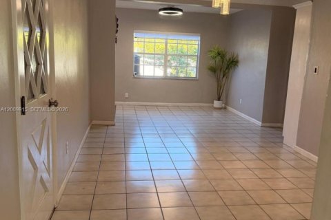 House in Miami, Florida 2 bedrooms, 115.66 sq.m. № 2072787 - photo 8