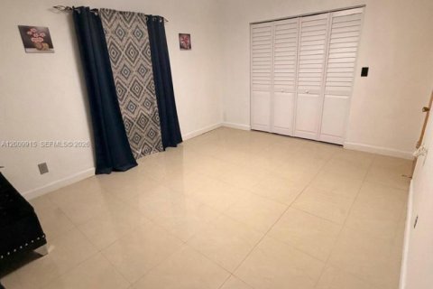 House in Miami, Florida 2 bedrooms, 115.66 sq.m. № 2072787 - photo 11