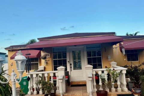 House in Miami, Florida 2 bedrooms, 115.66 sq.m. № 2072787 - photo 2