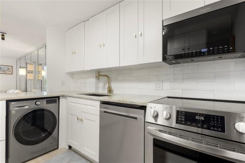 Copropriété à louer à Lauderdale-by-the-Sea, Floride: 1 chambre, 78.04 m2 № 2272171 - photo 6