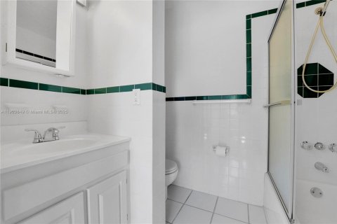 Купить таунхаус в Форт-Лодердейл, Флорида 2 спальни, 98.1м2, № 1954789 - фото 24