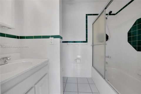 Купить таунхаус в Форт-Лодердейл, Флорида 2 спальни, 98.1м2, № 1954789 - фото 23