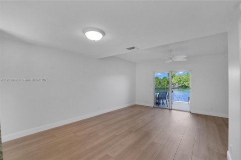 Купить таунхаус в Форт-Лодердейл, Флорида 2 спальни, 98.1м2, № 1954789 - фото 13