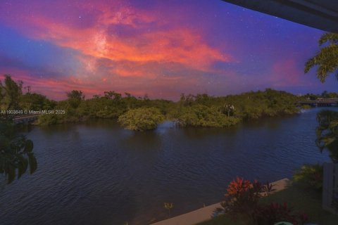 Купить таунхаус в Форт-Лодердейл, Флорида 2 спальни, 98.1м2, № 1954789 - фото 4